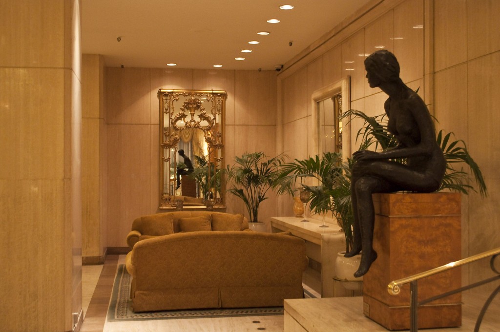 La statue n'a aucune valeur : il ne lui manque aucun bras !
