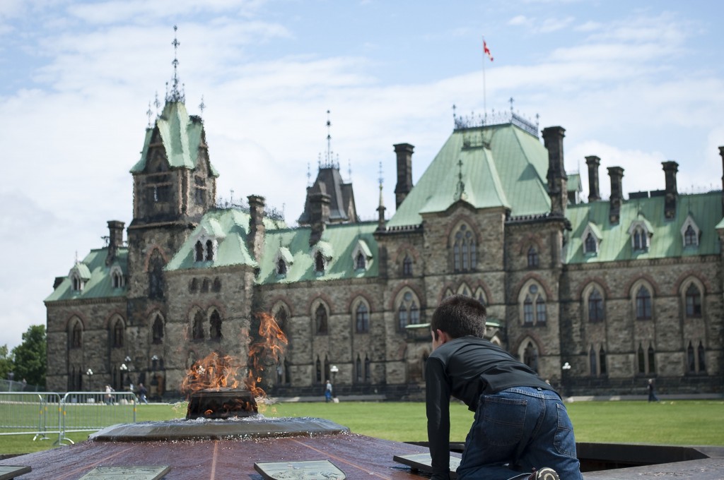 Le saviez-vous ? Située devant le parlement, toutes les pièces jetées dedans vont à la recherche pour les handicapés du Canada !