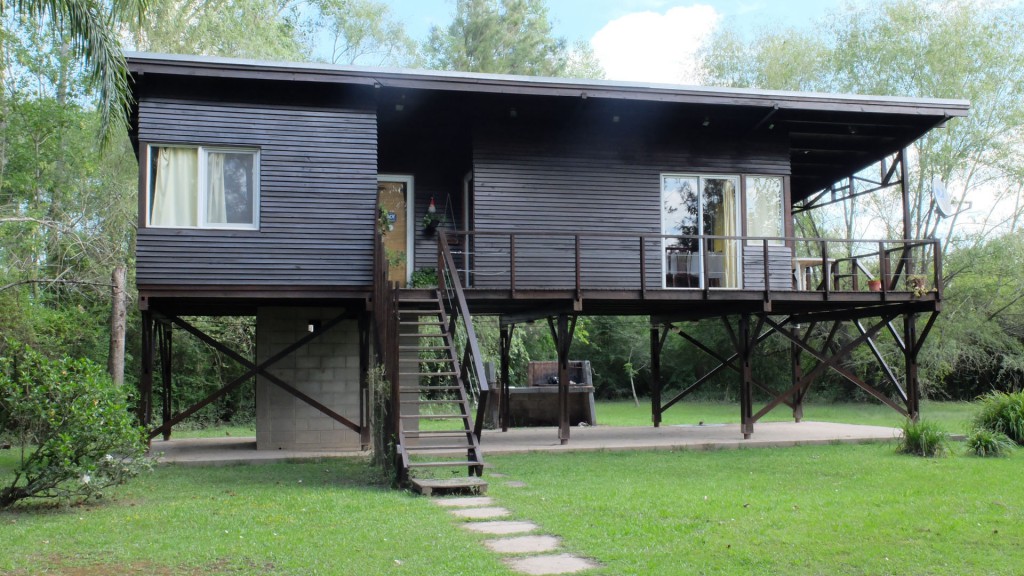 Maison typique : en bois et sur pilotis !