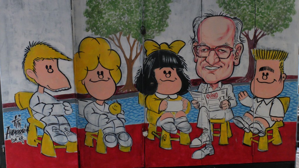 Tous les personnages posant gentiment avec leur auteur