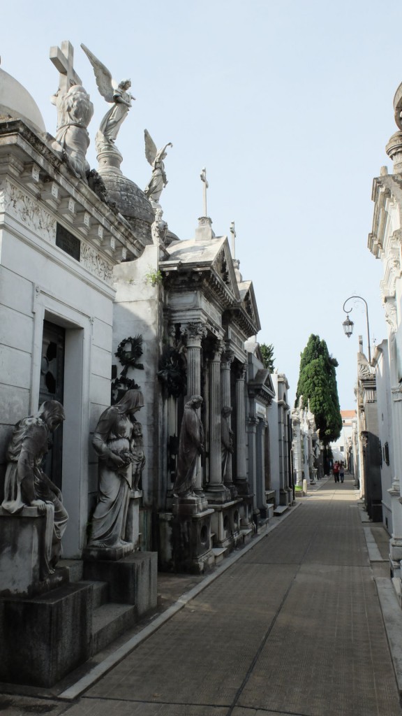 Une "rue" du cimetière