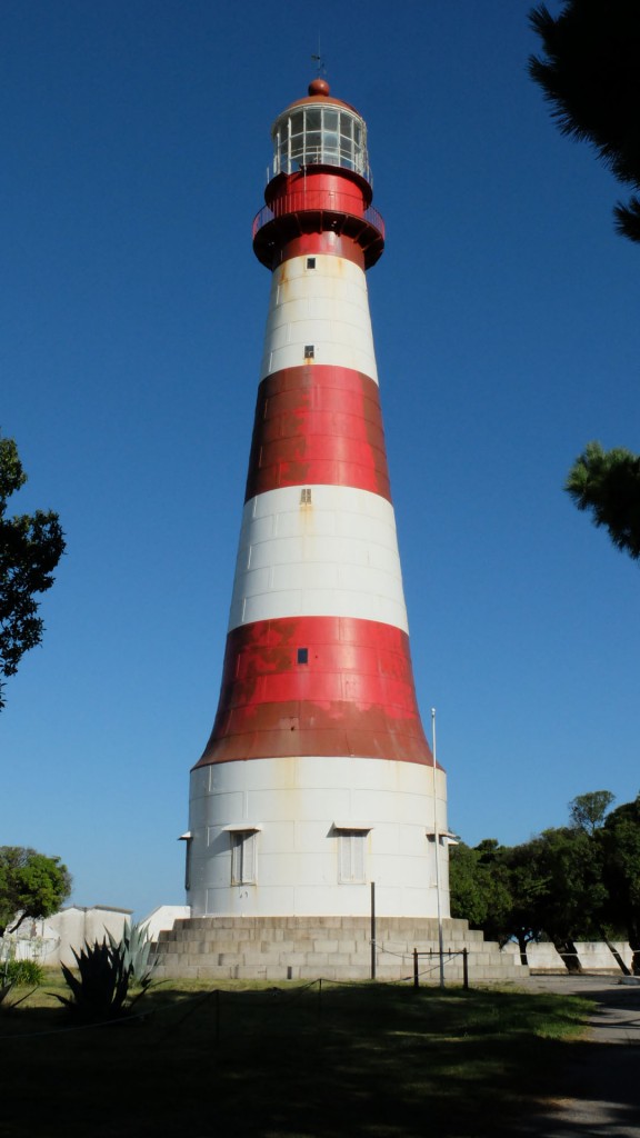 Important car ayant servi de lieu de détention durant la dictature des généraux... Phare de Mar del Plata