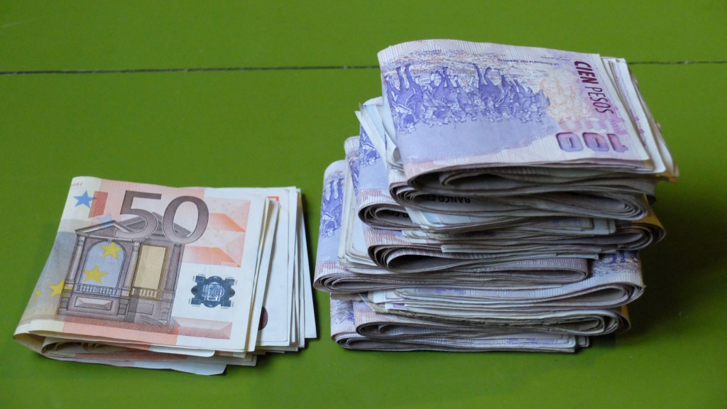 Liasse de billet de 50 et son équivalent vue de coupe